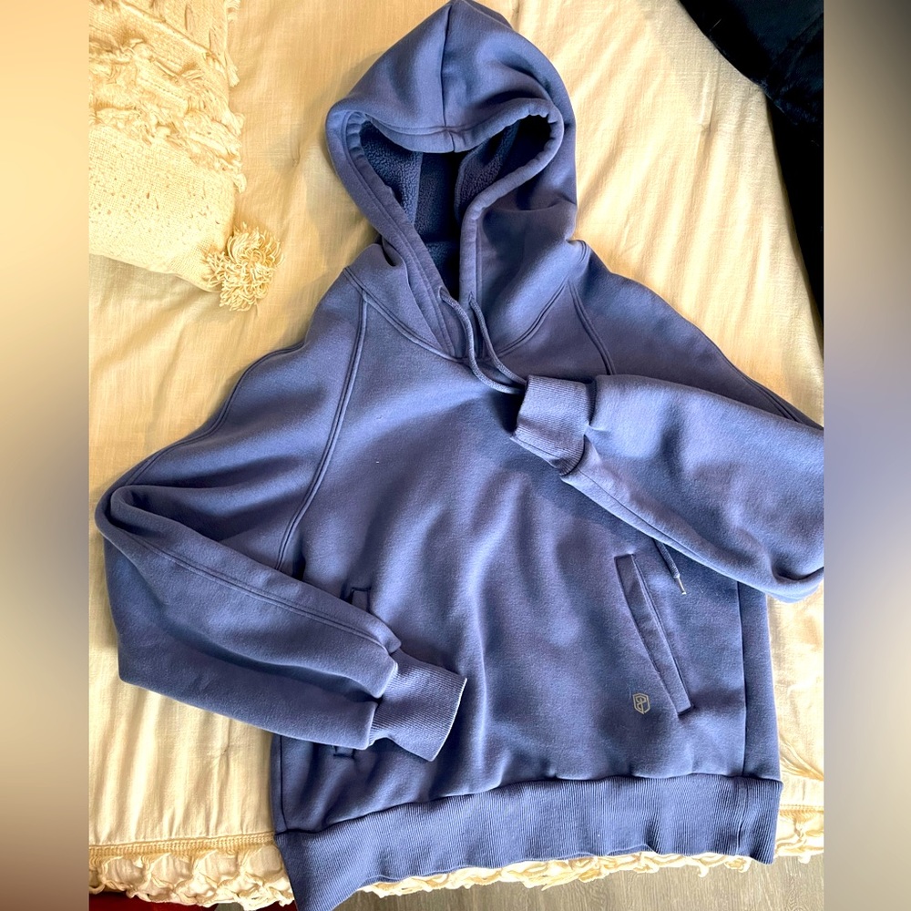 Born primitive crop hoodie